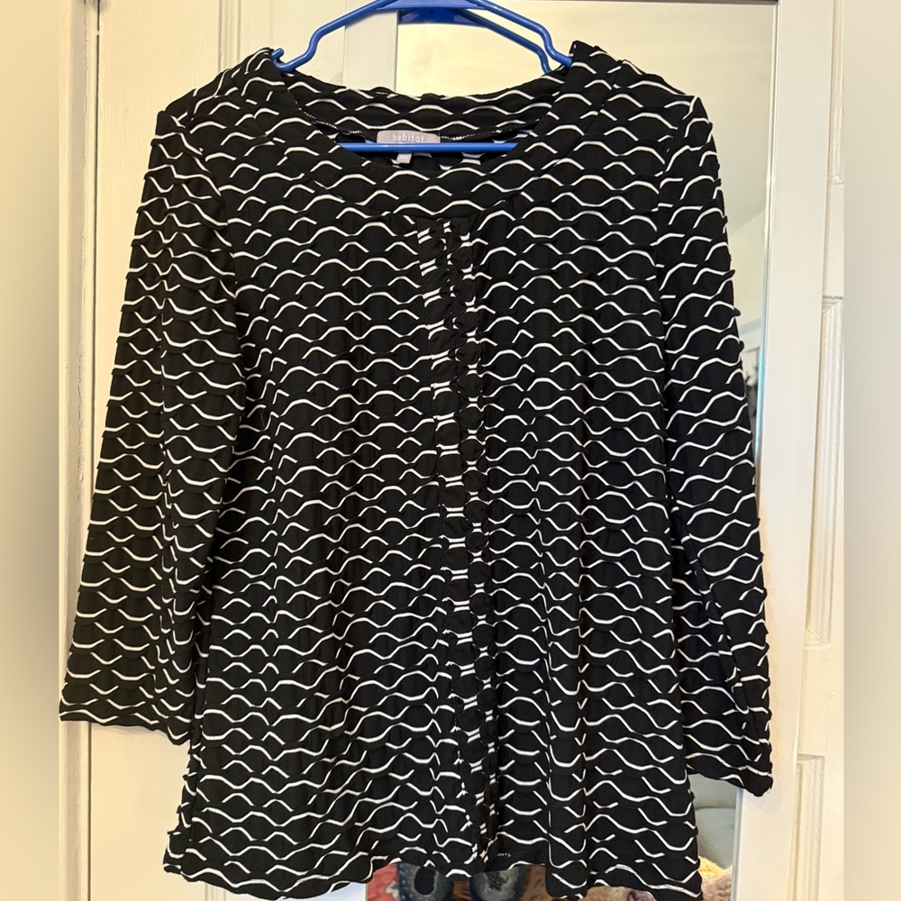 NWT Habitat size small black and white swing top